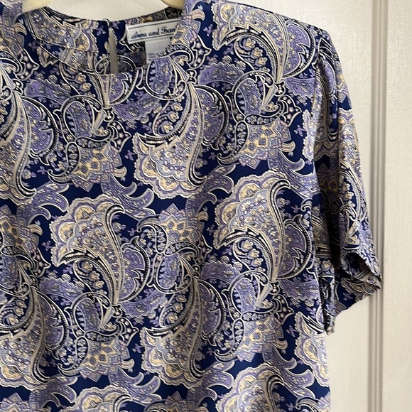 Vintage 100% Silk Paisley Blouse Blue & Pale Yellow Short Sleeved Shirt Top Tee - Picture 5 of 10